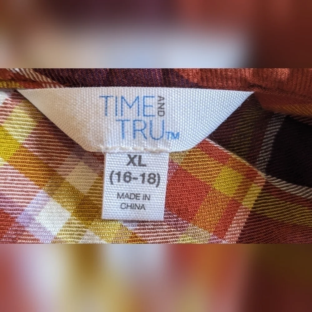Pre-owned time and tru extra large (16-18) sleeveless plaid shirt, T3W